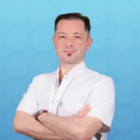 İsmet Üstün